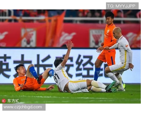 鲁能华夏上半场激战回顾双方攻防精彩瞬间分析