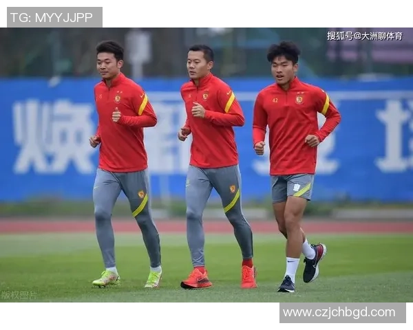 京都球队对决冈山绿鸡展现精彩足球盛宴引发球迷热情期待