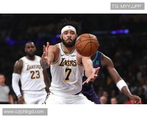 湖人对阵火箭麦基的精彩表现引发球迷热议与期待