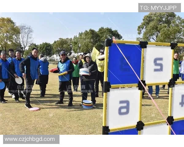 飞盘战术解析：杭州飞盘队如何利用边路渗透提升比赛优势MBA