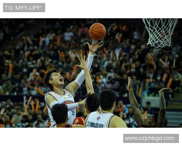 八一男篮与广东男篮激战正酣谁能在赛场上笑到最后