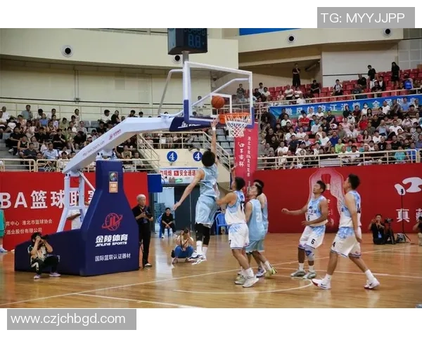 篮球明星与篮球架的完美结合探讨运动精神与竞技魅力的深度交融